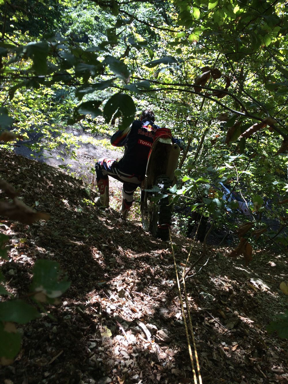 Endurofahren inmitten der Wälder Rumäniens